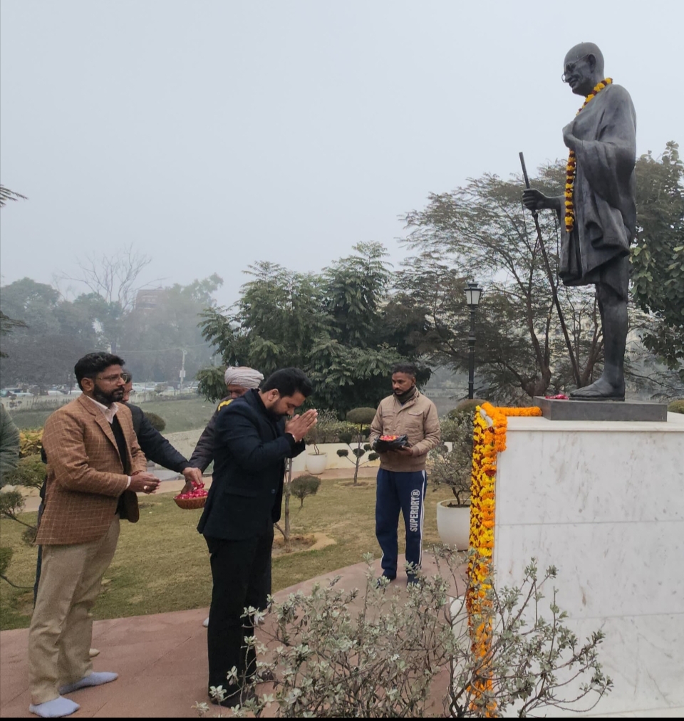 महात्मा गांधी के बलिदान दिवस पर श्रद्धांजलि समारोह